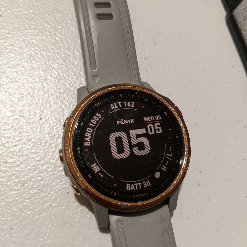 Garmin Fenix 6S in rose gold
